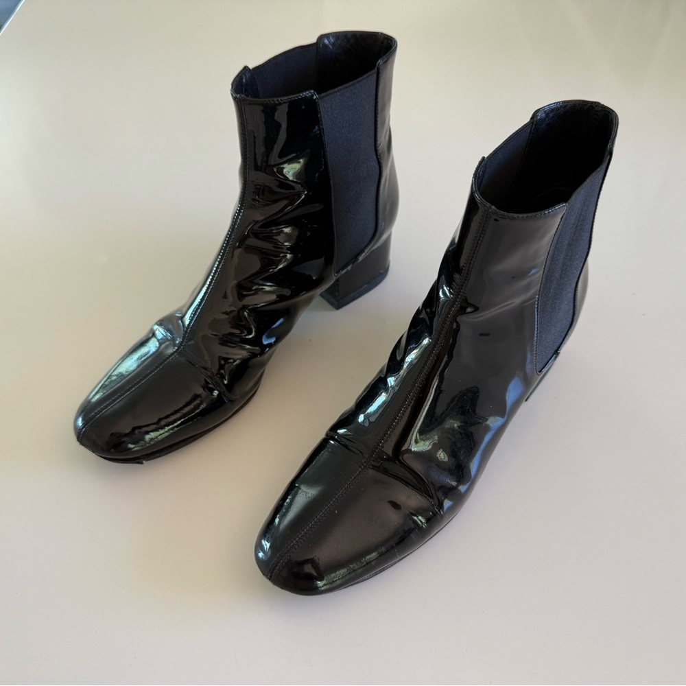 Saint Laurent Black Patent Leather Chelsea Boots Size 38 US 7 or 7.5 Narrow